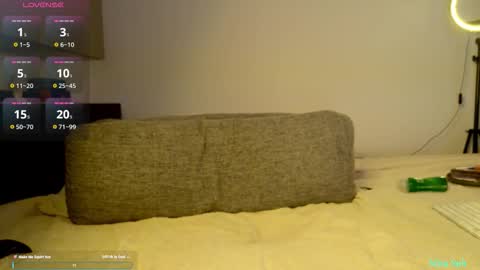 Snapshot of mira_sph chatting on 10-14-25, 04:24 Mira Sph online show from 10-14-25, 04:24