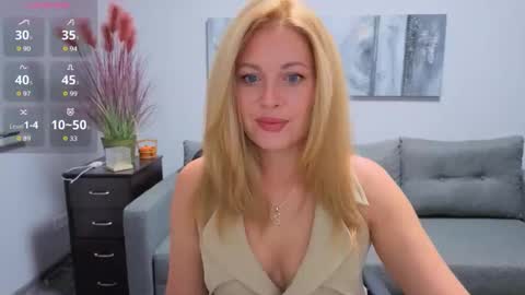 Snapshot of mira_whitme chatting on 10-16-25, 11:44 Mira online show from 10-16-25, 11:44