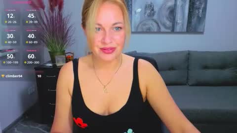 Snapshot of mira_whitme chatting on 11-25-25, 01:22 Mira online show from 11-25-25, 01:22