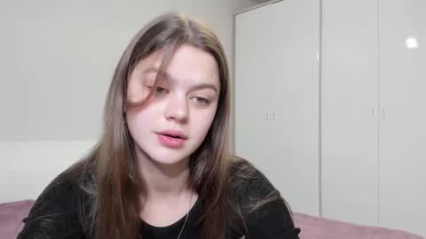 Snapshot of miraa_m chatting on 11-17-25, 09:20 Mira online show from 11-17-25, 09:20