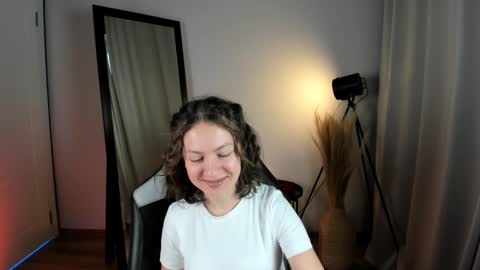 Snapshot of miragoddes chatting on 12-04-25, 08:23 Mira online show from 12-04-25, 08:23