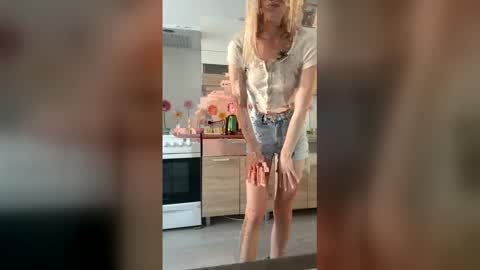 Mira online show from 03-05-26, 01:18