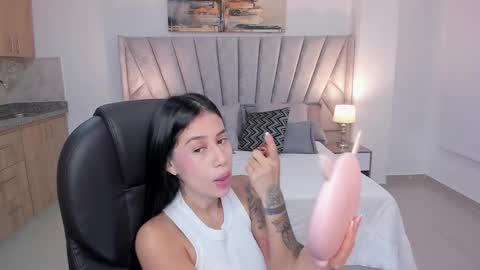 Snapshot of miranda_crawfor chatting on 10-15-25, 11:54 miranda_crawfor online show from 10-15-25, 11:54