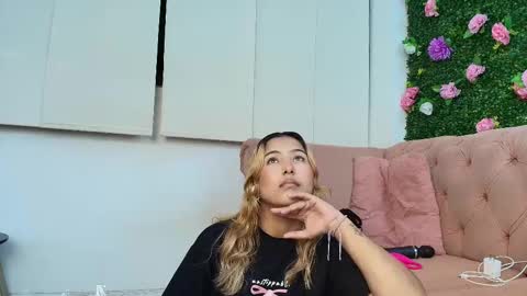 Snapshot of miranda_villa chatting on 09-22-25, 12:40 Miranda online show from 09-22-25, 12:40