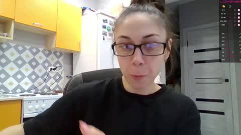 Snapshot of miranda_wish chatting on 10-22-25, 09:09 MIRANDA online show from 10-22-25, 09:09