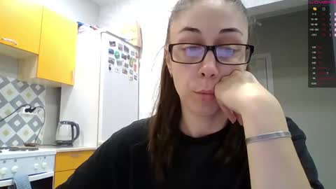 Snapshot of miranda_wish chatting on 11-19-25, 09:42 MIRANDA online show from 11-19-25, 09:42