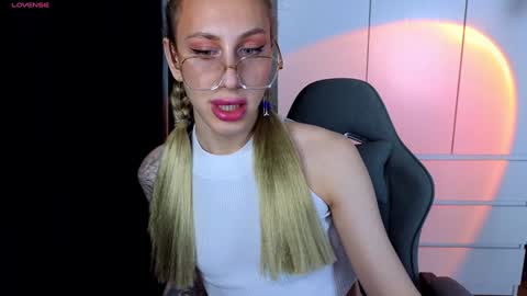 Snapshot of miraraid chatting on 12-25-24, 10:39 miraraid online show from 12-25-24, 10:39