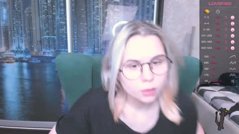 Snapshot of miray_kuriyama chatting on 12-19-24, 12:45 Kira online show from 12-19-24, 12:45
