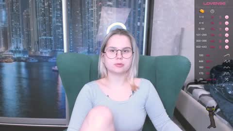 Snapshot of miray_kuriyama chatting on 12-19-24, 02:57 Kira online show from 12-19-24, 02:57