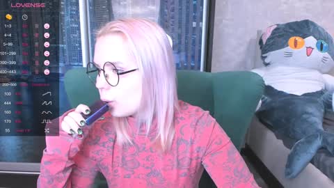Snapshot of miray_kuriyama chatting on 01-12-25, 05:54 Kira online show from 01-12-25, 05:54