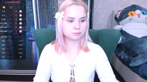 Snapshot of miray_kuriyama chatting on 01-20-25, 12:18 Kira online show from 01-20-25, 12:18