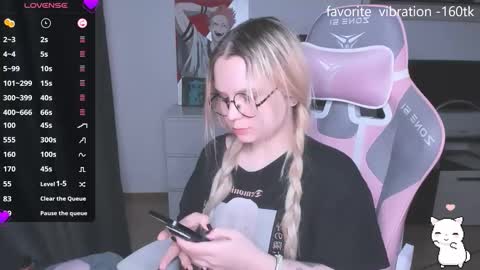 Snapshot of miray_kuriyama chatting on 10-15-25, 01:17 Kira online show from 10-15-25, 01:17