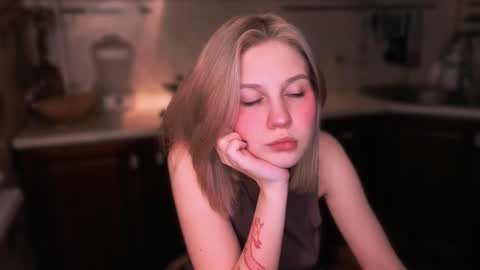 Snapshot of mirrameow chatting on 11-27-25, 07:16 Mira online show from 11-27-25, 07:16