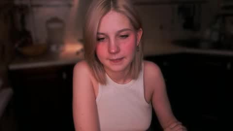 Snapshot of mirrameow chatting on 11-28-25, 07:05 Mira online show from 11-28-25, 07:05