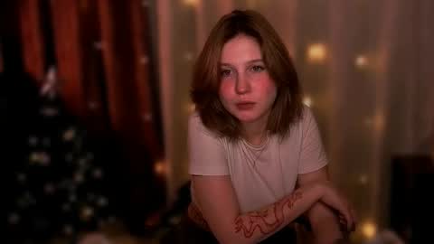 Snapshot of mirrameow chatting on 12-05-25, 01:36 Mira online show from 12-05-25, 01:36