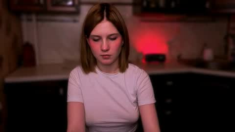 Snapshot of mirrameow chatting on 12-18-25, 06:36 Mira online show from 12-18-25, 06:36