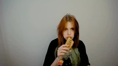 misaki_chan_ online show from 10-22-25, 11:21