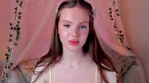 Snapshot of mish_ka3 chatting on 03-09-25, 03:49 Misha online show from 03-09-25, 03:49