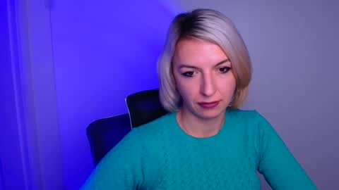 Snapshot of mishelle_blondie chatting on 11-28-25, 01:58 Mishelle online show from 11-28-25, 01:58