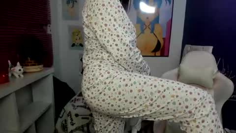 Snapshot of mishka__ chatting on 01-07-26, 12:57 Mishka online show from 01-07-26, 12:57