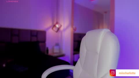 Snapshot of miss__charlotte_ chatting on 12-27-24, 04:15 Charlotte online show from 12-27-24, 04:15