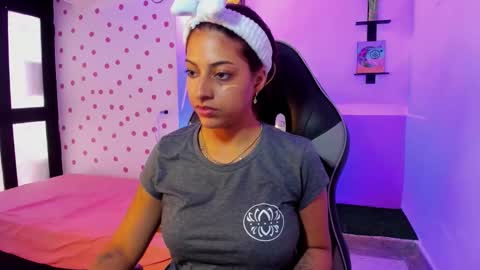 Akemi 3 online show from 09-10-25, 01:33