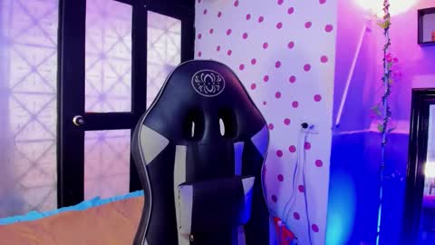 Akemi 3 online show from 10-27-25, 01:37