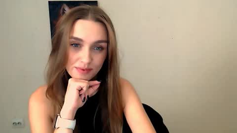 Angelina online show from 10-31-25, 06:58