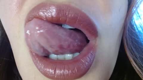 Miss Evoleth online show from 10-10-25, 08:19