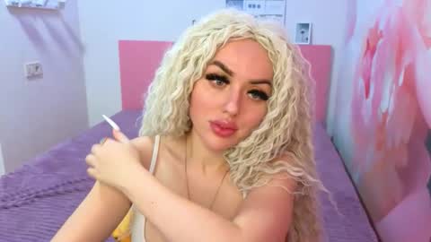 Snapshot of miss_kiten chatting on 09-08-25, 06:51 miss_kiten online show from 09-08-25, 06:51