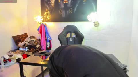 lucero online show from 11-08-25, 12:00