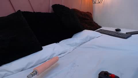 mia online show from 11-17-25, 11:27