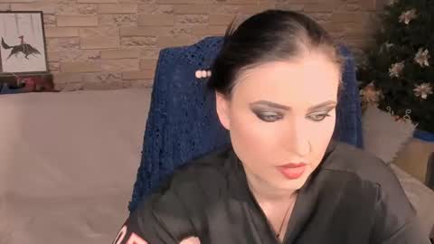 Snapshot of miss_poison chatting on 03-06-25, 08:27 Leya online show from 03-06-25, 08:27