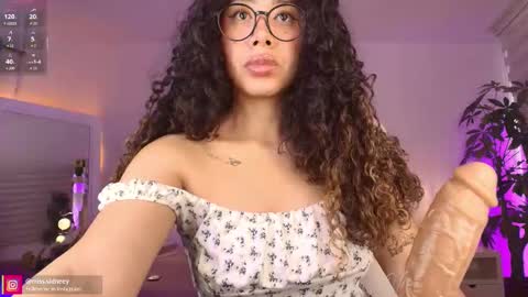 Amy Olivera online show from 11-04-25, 01:10