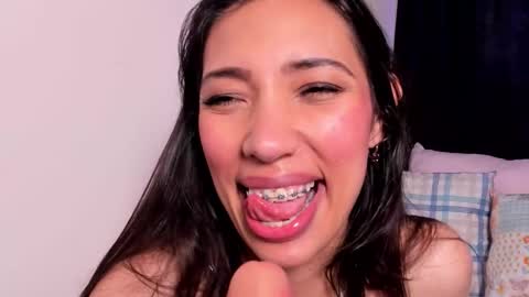 Miss Veronica online show from 11-28-25, 01:47