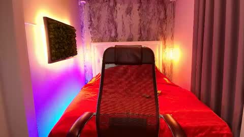 Eva online show from 10-15-25, 08:42