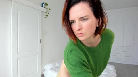 Snapshot of missalexthorn chatting on 10-16-25, 12:28 Alexandra Thorn online show from 10-16-25, 12:28