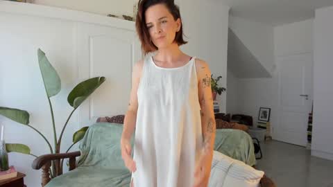 Snapshot of missalexthorn chatting on 12-01-25, 09:25 Alexandra Thorn online show from 12-01-25, 09:25