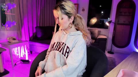 Chloe freelance model Please your thumbs up are important  online show from 01-03-25, 11:55