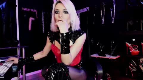 Missdarklady online show from 10-17-25, 12:01