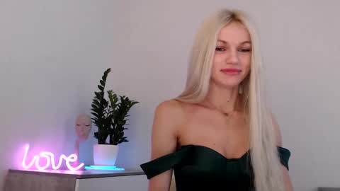 Snapshot of missemma1111 chatting on 12-02-24, 07:25 EMMA online show from 12-02-24, 07:25