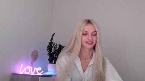 Snapshot of missemma1111 chatting on 12-07-24, 09:55 EMMA online show from 12-07-24, 09:55