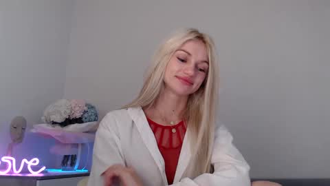 Snapshot of missemma1111 chatting on 01-10-25, 12:27 EMMA online show from 01-10-25, 12:27