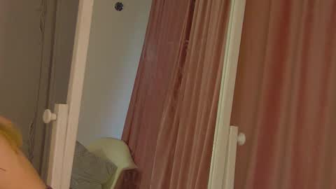 Snapshot of misshanight chatting on 02-27-26, 05:18 Misha online show from 02-27-26, 05:18