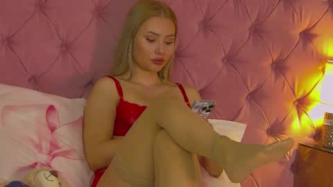 Snapshot of misshanight chatting on 04-15-26, 03:46 Misha online show from 04-15-26, 03:46