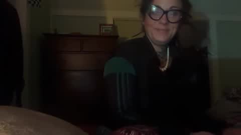 misshoneybadger333 online show from 11-08-25, 10:04