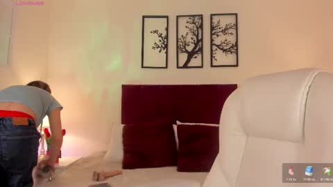 Bella Castillo online show from 11-28-25, 01:25