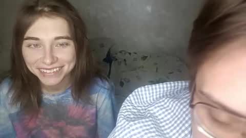 Ashley and Alex online show from 12-14-25, 04:23