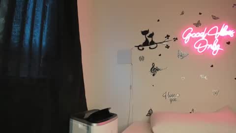 MissKarinaHilton online show from 09-20-25, 06:20