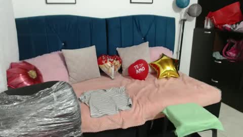 misskarol18 online show from 02-15-25, 05:28